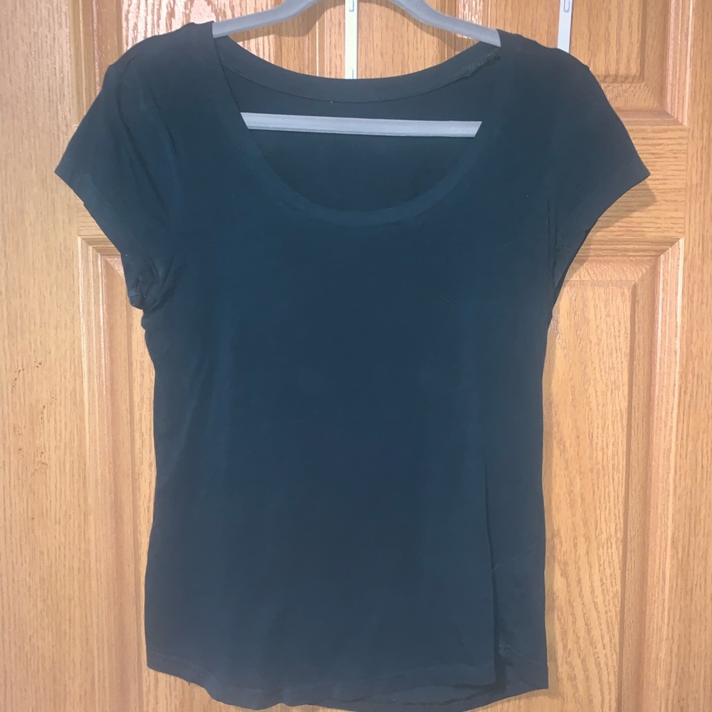 this is a small light weight green scoop neck t shirt